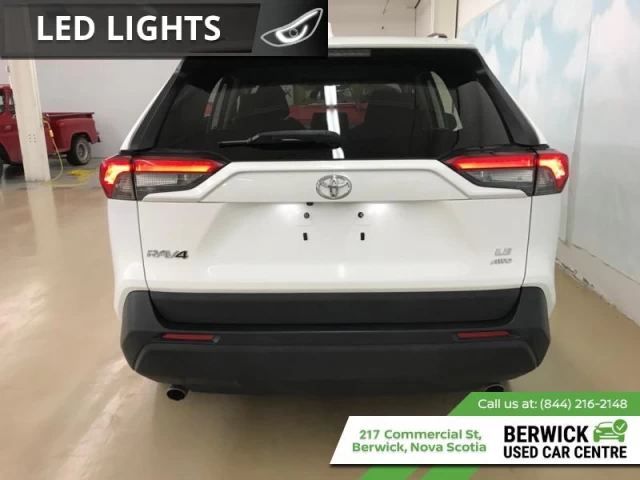 Toyota RAV4 LE AWD 2021