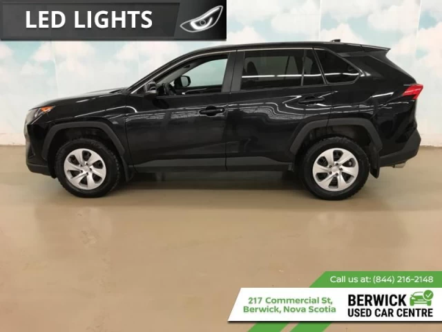 Toyota RAV4 LE AWD 2022