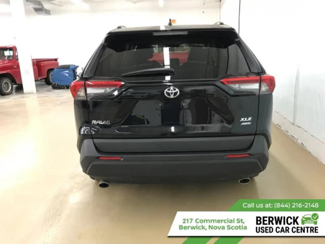 Toyota RAV4 XLE AWD 2021